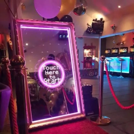 Mirroraze foto ogledalo postavljeno za proslavu